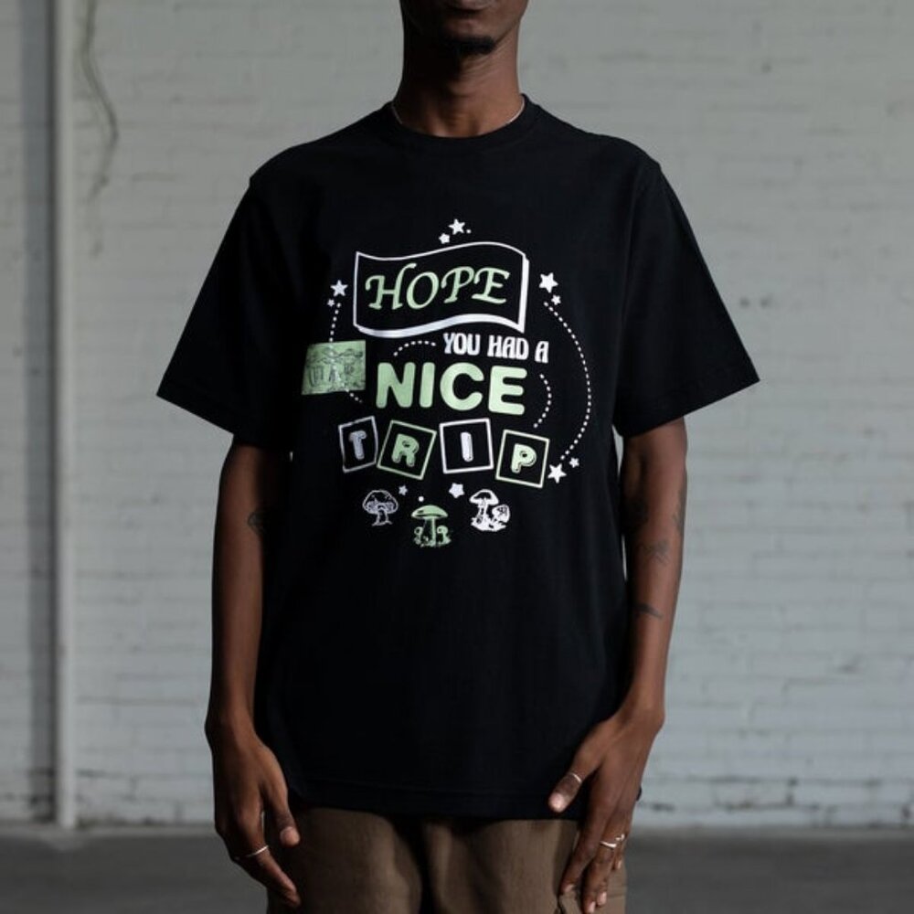 BNWT AW21 RAISED BY WOLVES NICE TRIP TSHIRT S